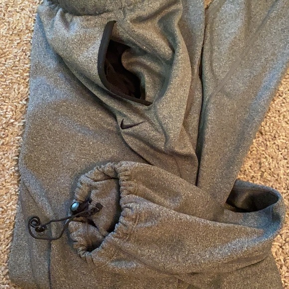 Women’s Gray Nike therma-fit joggers size small - Picture 2 of 3